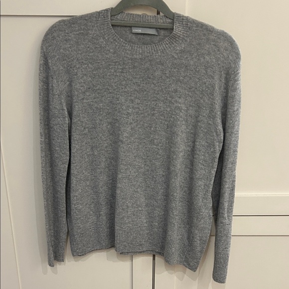 Vince Sweaters - Vince Gray 100% cashmere Crewneck women’s Sweater size small
